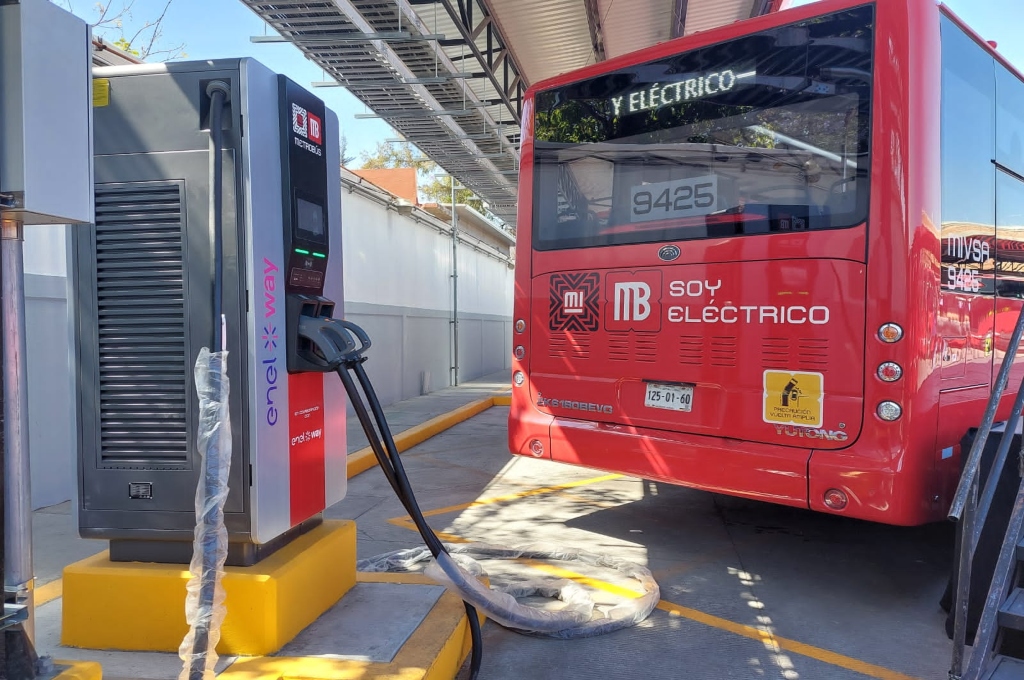 Arranca la primer línea eléctrica del Metrobús en México